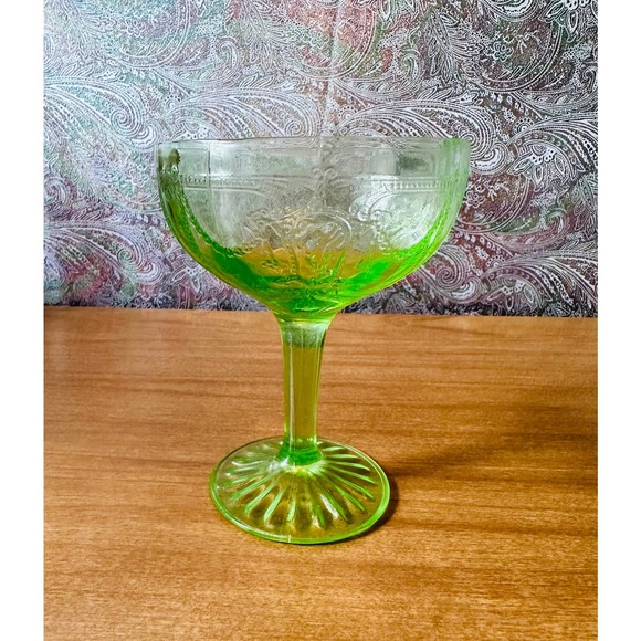 Vintage uranium glass Anchor Hocking Tall champagne goblet cameo pattern - Picture 10 of 10